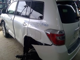 2010 TOYOTA HIGHLANDER, WHITE, HYBRID, 3.3L, AT AWD.  Z25200